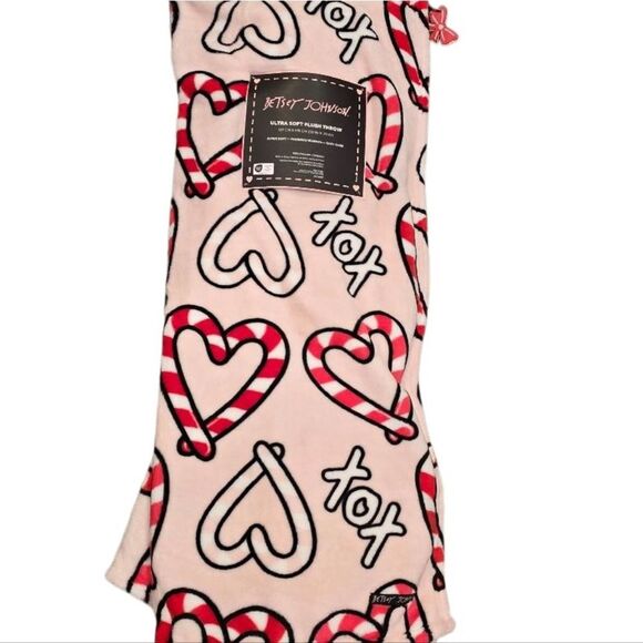 Betsey Johnson XOX Candy Cane Hearts Ultra Soft Plush Throw Blanket - Picture 2 of 7